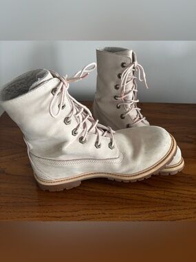 Timberland's in a Woman's Size 8 - Suede - Colour is a Beige/Light Pink Colour